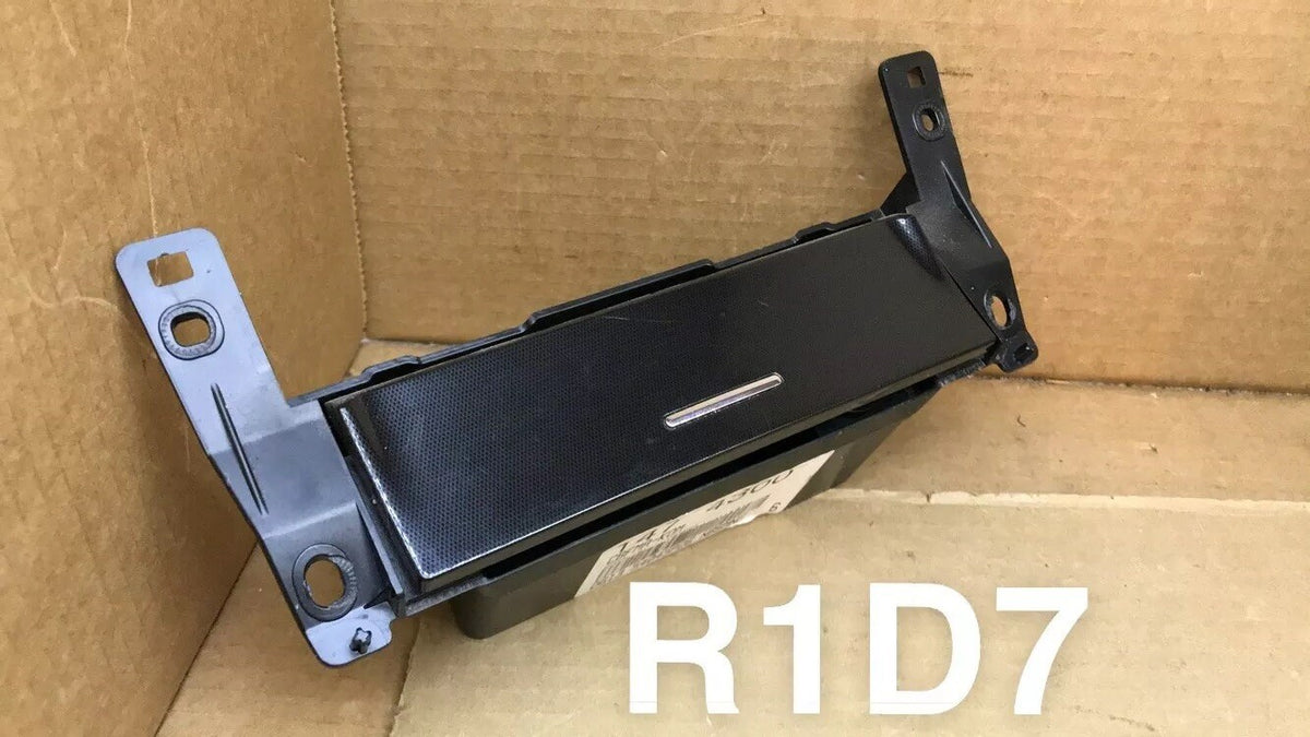   2013   2018 FORD TAURUS CENTER DASH CONSOLE BOX STORAGE CUBBY TRAY TRIM OEM0