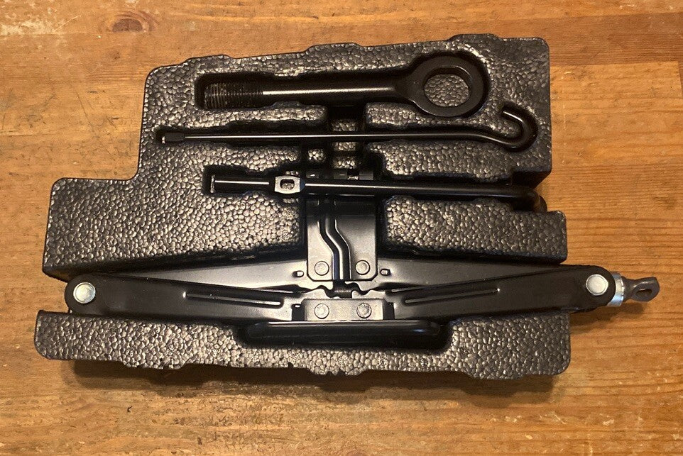 2007 2012 Hyundai Veracruz Spare Tire Scissor Jack Tools Set Kit Lug Wrench0
