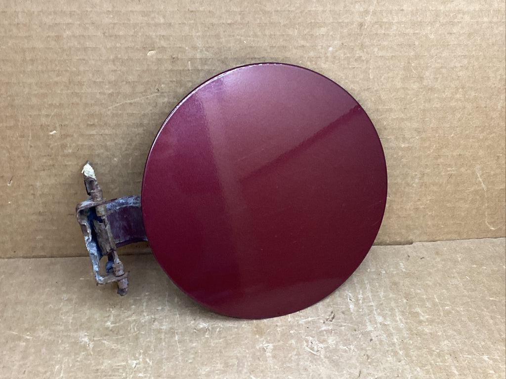 00 06 Tahoe Suburban Yukon Fuel Gas Tank Cap Door Lid Cover Garnet Red Metallic0