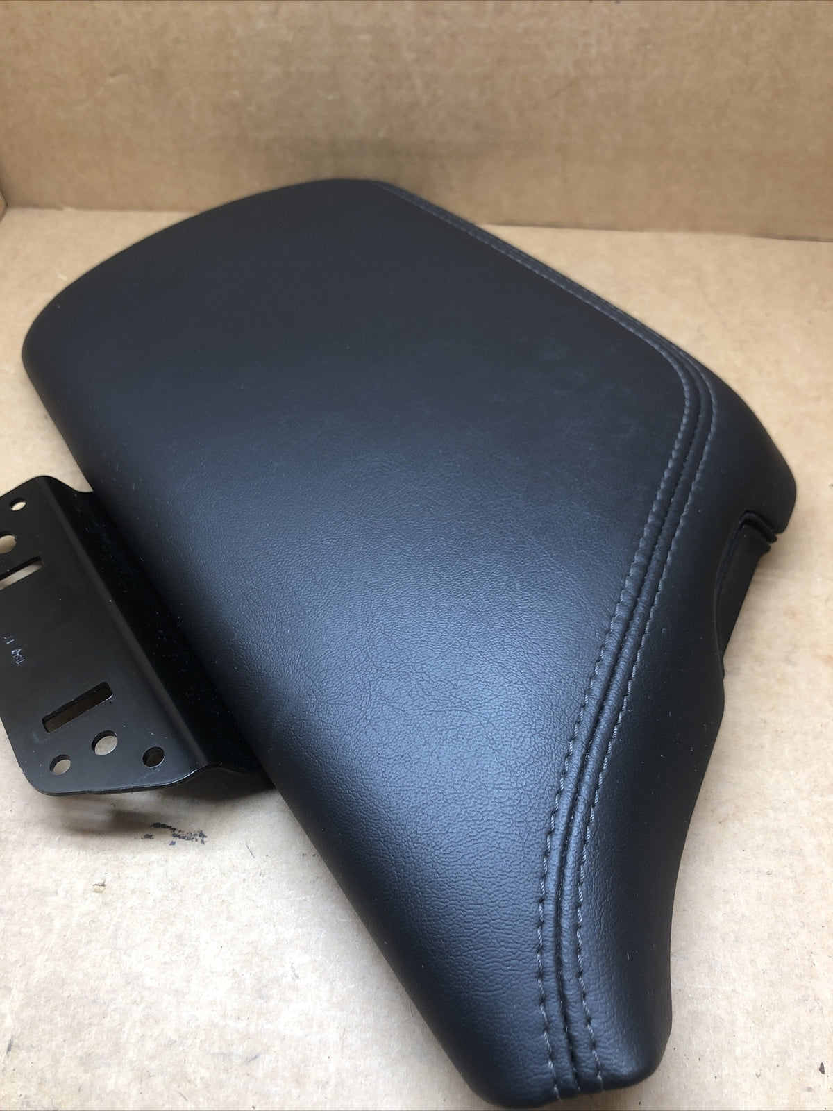2015 2016 2017 2018 2019 2020 DODGE CHALLENGE CENTER CONSOLE ARM REST LID BLACK2