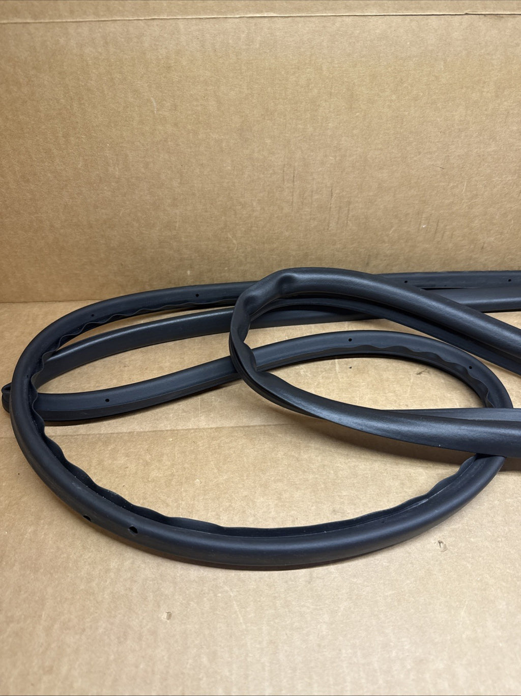 2022 2024 Hyundai Tucson Front Right Passenger Door Weatherstrip 82130 N90005