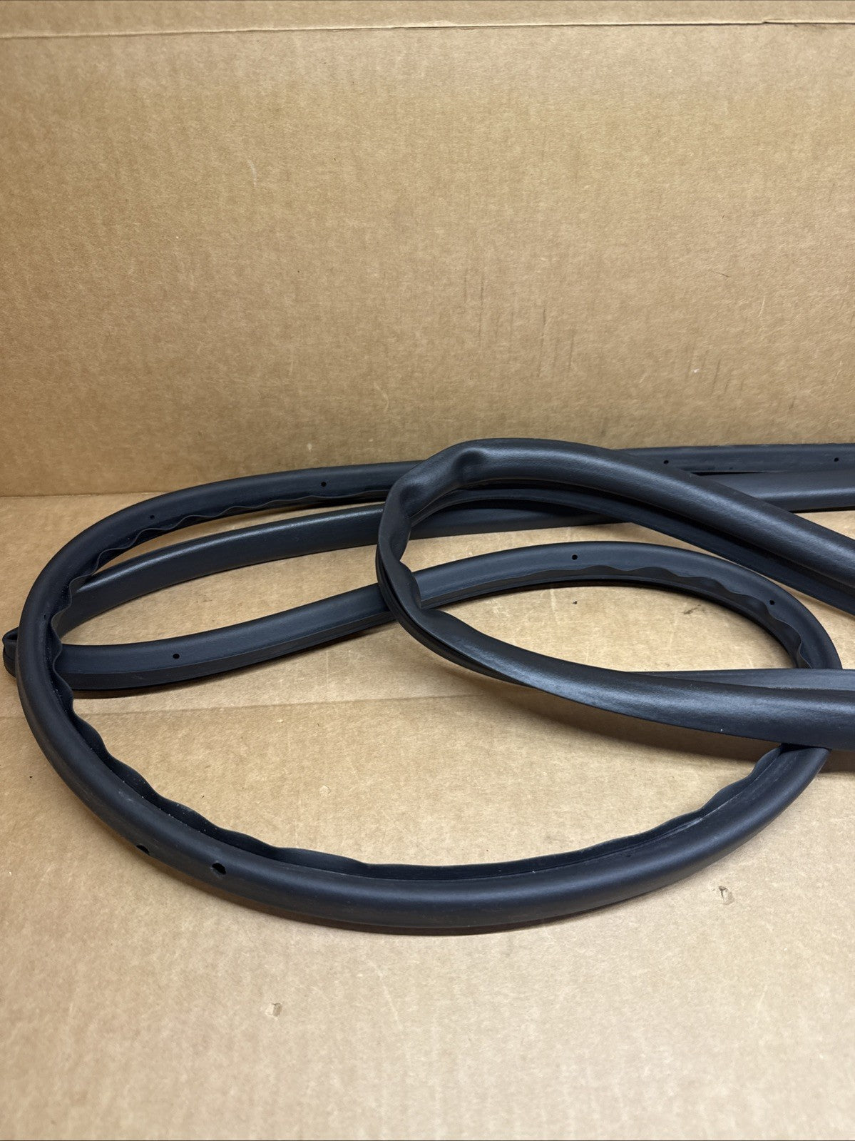 2022 2024 Hyundai Tucson Front Right Passenger Door Weatherstrip 82130 N90005