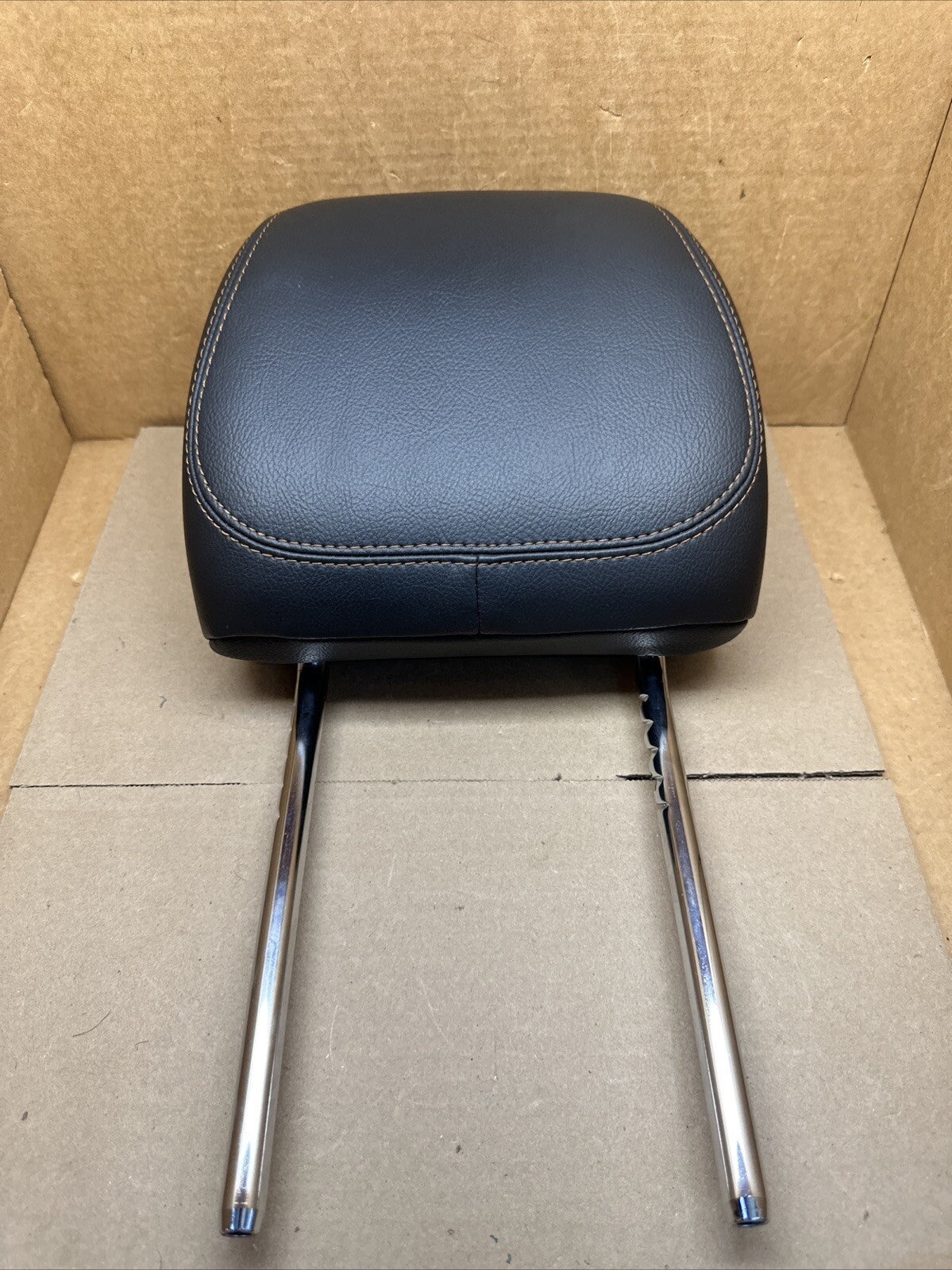 2017 2020 CHRYSLER PACIFICA FRONT LEFT DRIVER SIDE SEAT HEADREST HEAD REST OEM0
