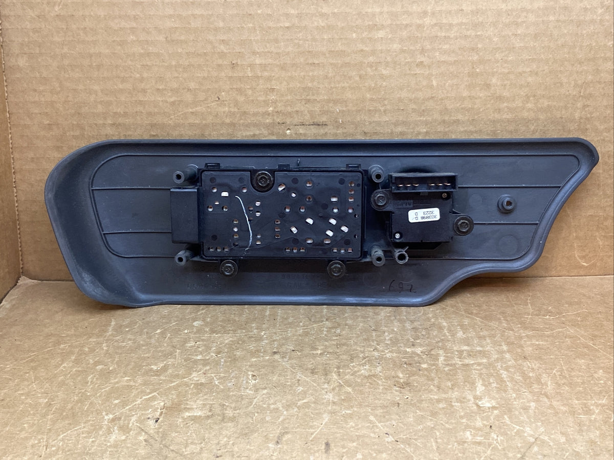 03 06 Silverado Passenger Right Side Seat Switch Assembly Bezel 88941679 692 69D4