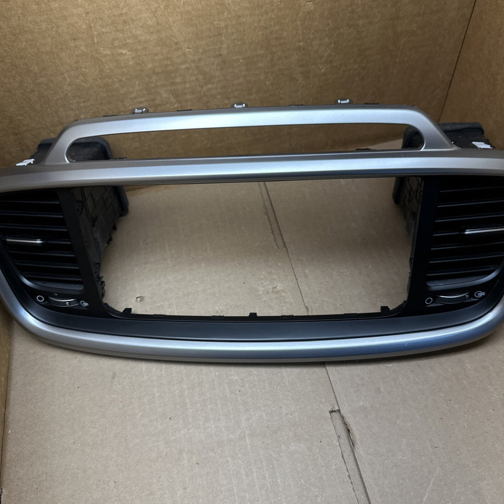 2016 2020 Kia Sorento Center Dash Radio Vent Bezel Surround OEM 84740 C62003