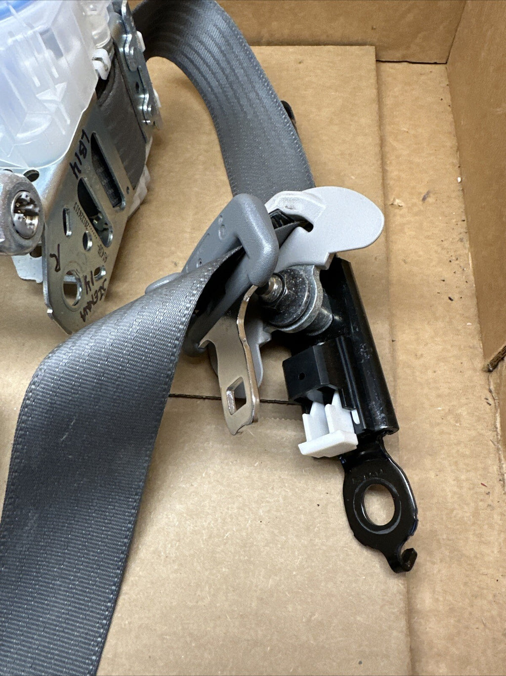 2011 2014 Toyota Sienna Front Seat Belt Seatbelt Retractor Set Pair Left Right6
