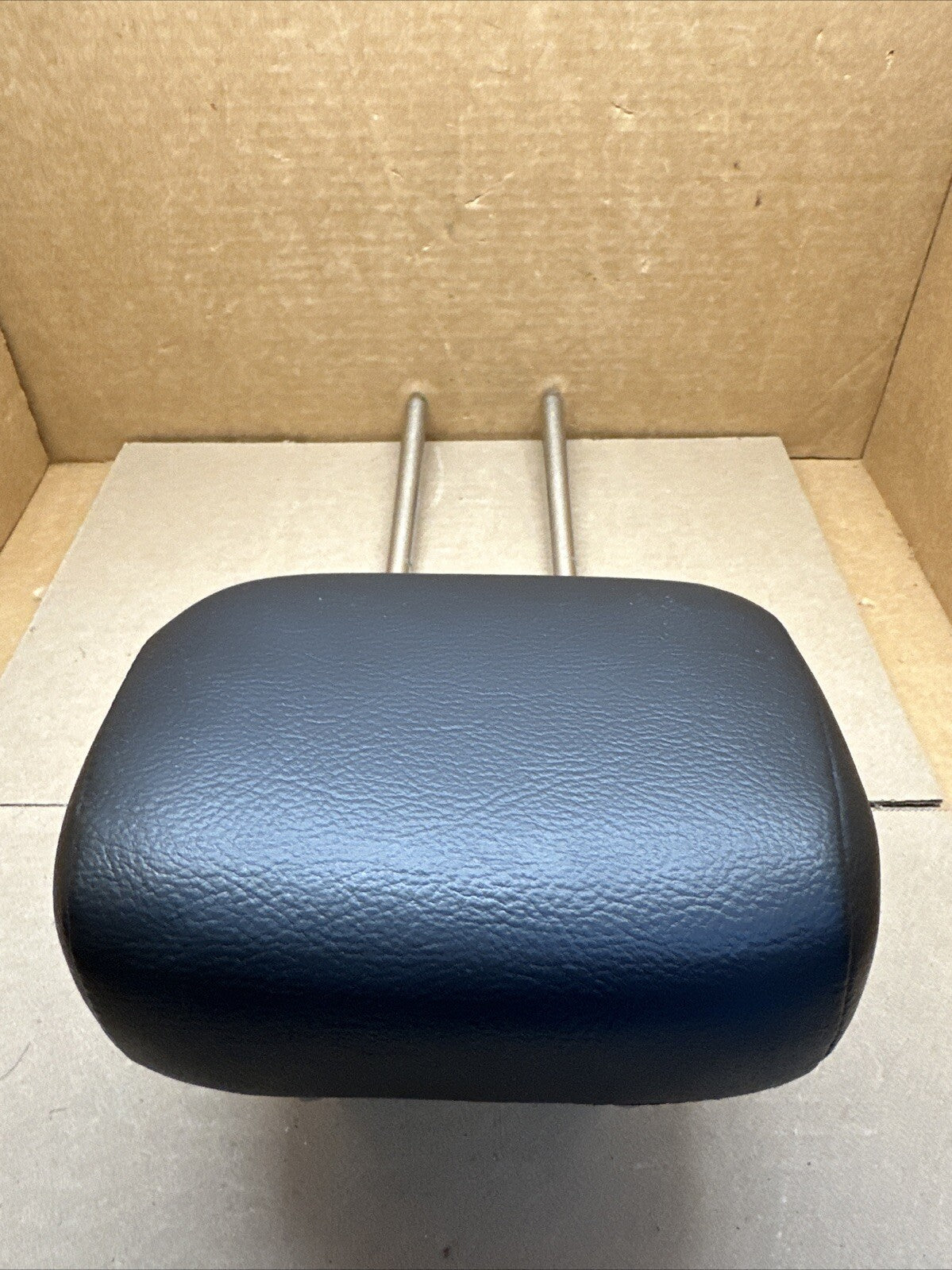 2017 2024 CHRYSLER PACIFICA REAR 3RD ROW CENTER SEAT HEADREST OEM BLACK LEATHER5