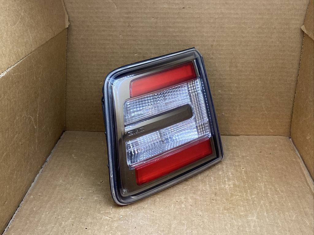 2013 2016 GMC Acadia Inner Decklid Tail Light Taillight Right Passenger Side OEM2