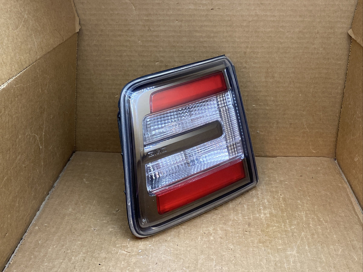 2013 2016 GMC Acadia Inner Decklid Tail Light Taillight Right Passenger Side OEM2