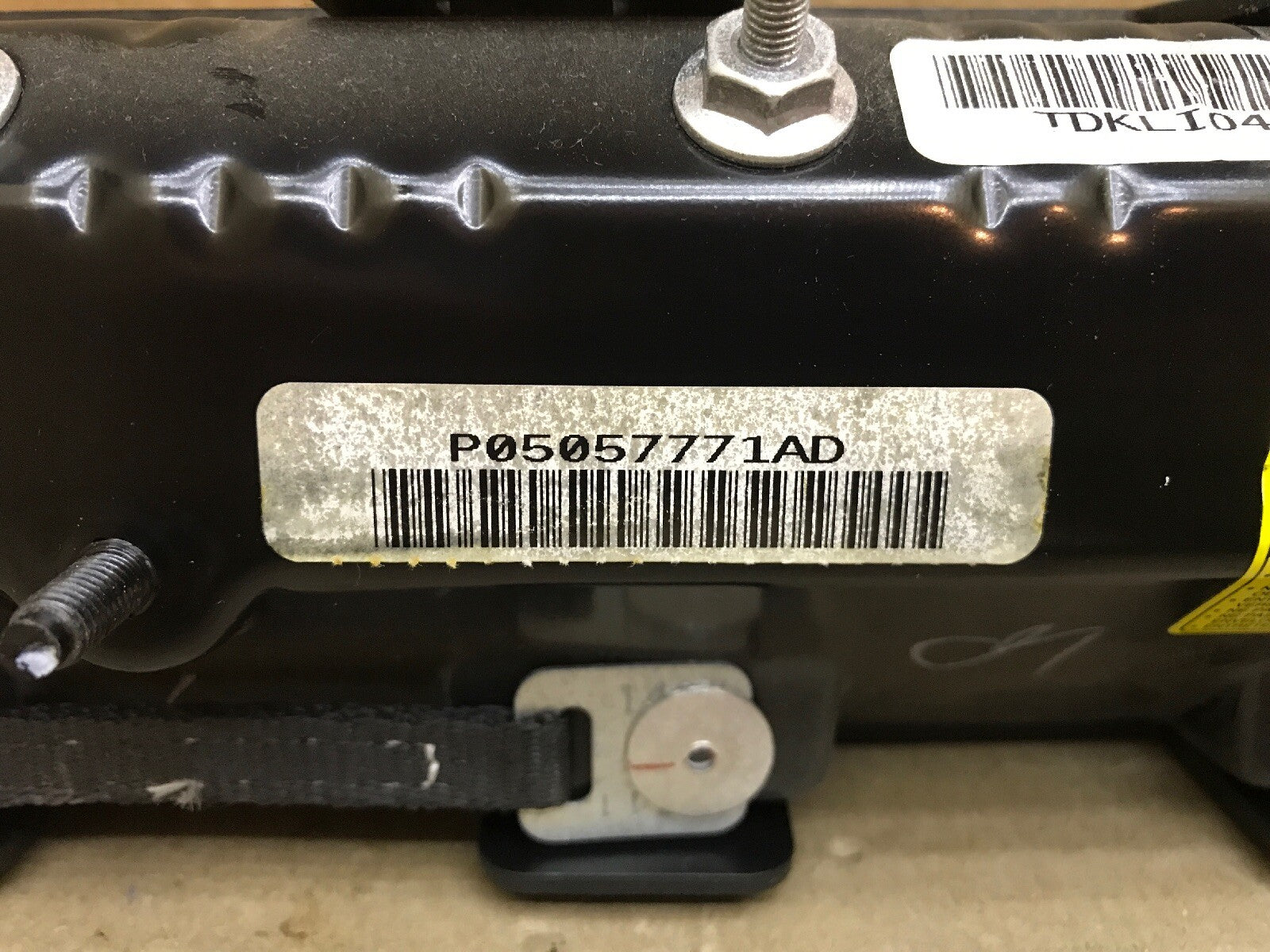 11 16 GRAND CARAVAN TOWN COUNTRY DRIVER SIDE KNEE AIR BAG AIRBAG FRONT LOWER OEM2