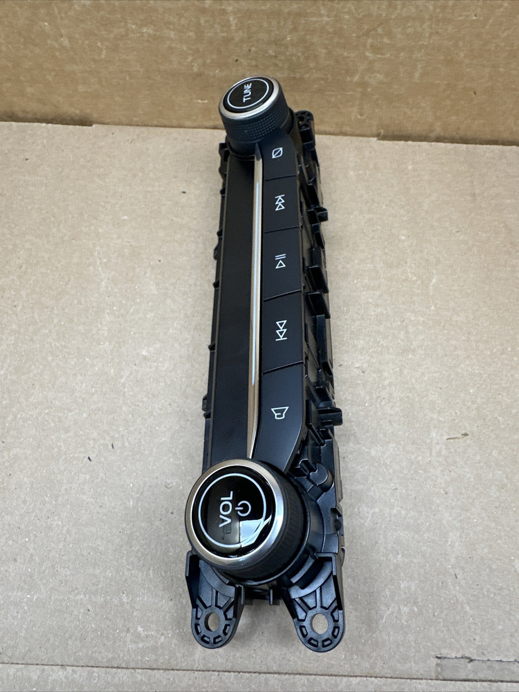 2020 2021 Ford Escape Radio Face Plate Control Panel LJ6T 18K811 CB3