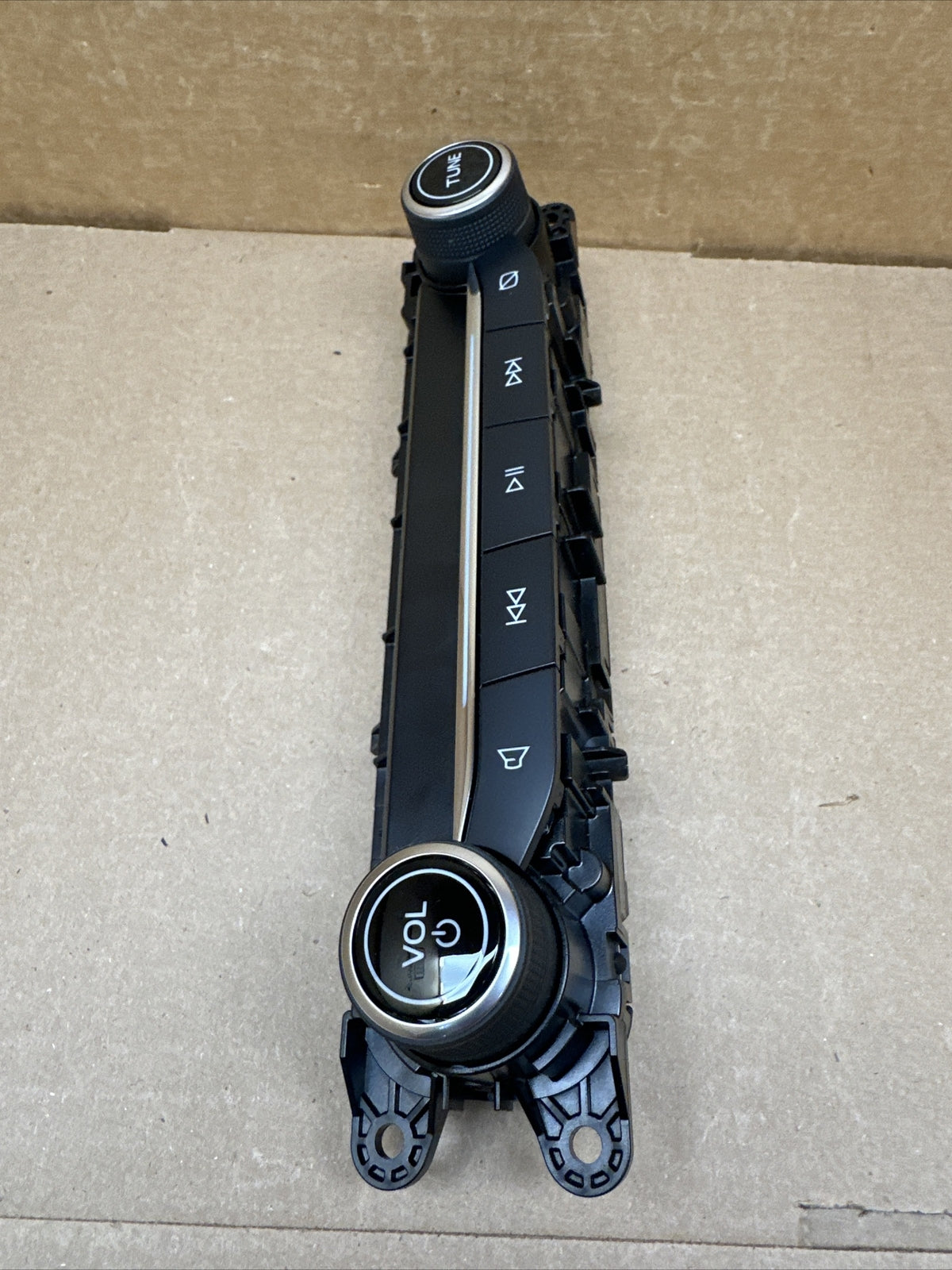 2020 2021 Ford Escape Radio Face Plate Control Panel LJ6T 18K811 CB3