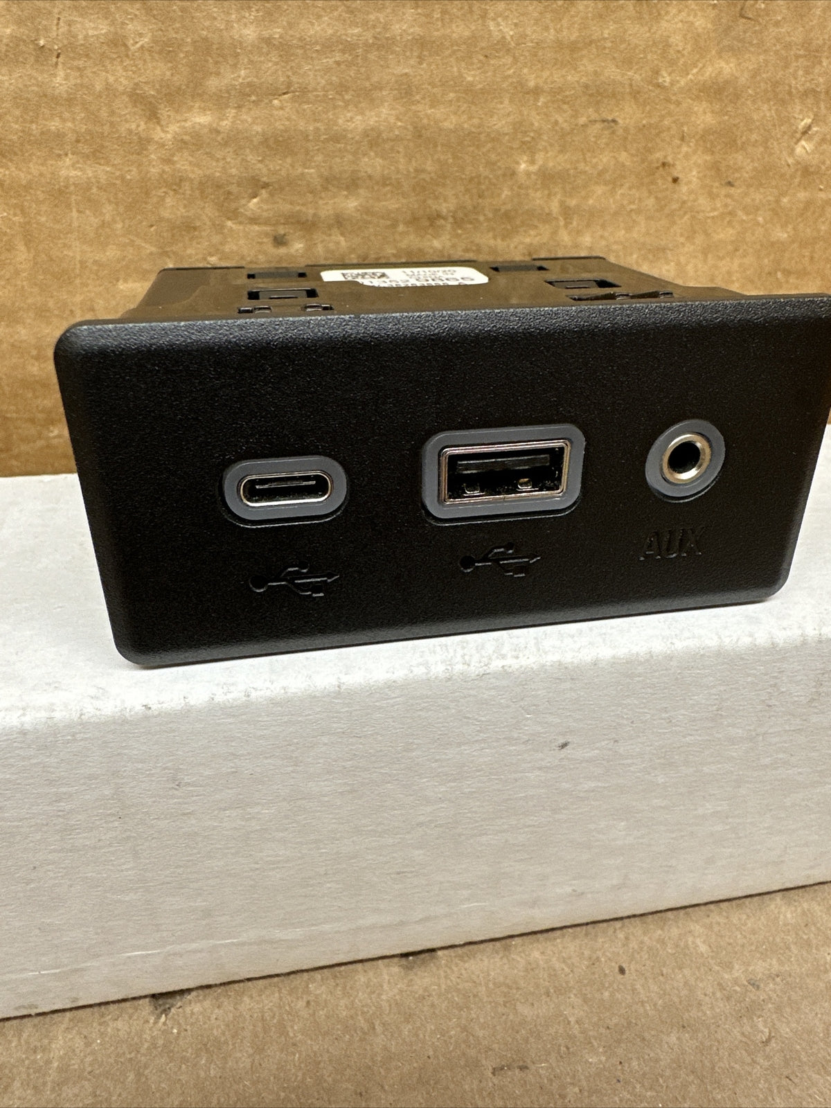 2019   2023 CHEVROLET EQUINOX DASH AUX IN USB C PORT CONTROL SWITCH 13529865 OEM1