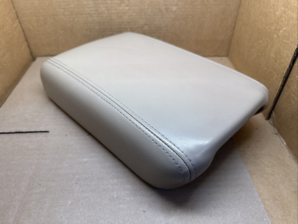 07 17 Traverse Acadia Enclave Center Console Lid Arm Rest Dark Cashmere 228553123