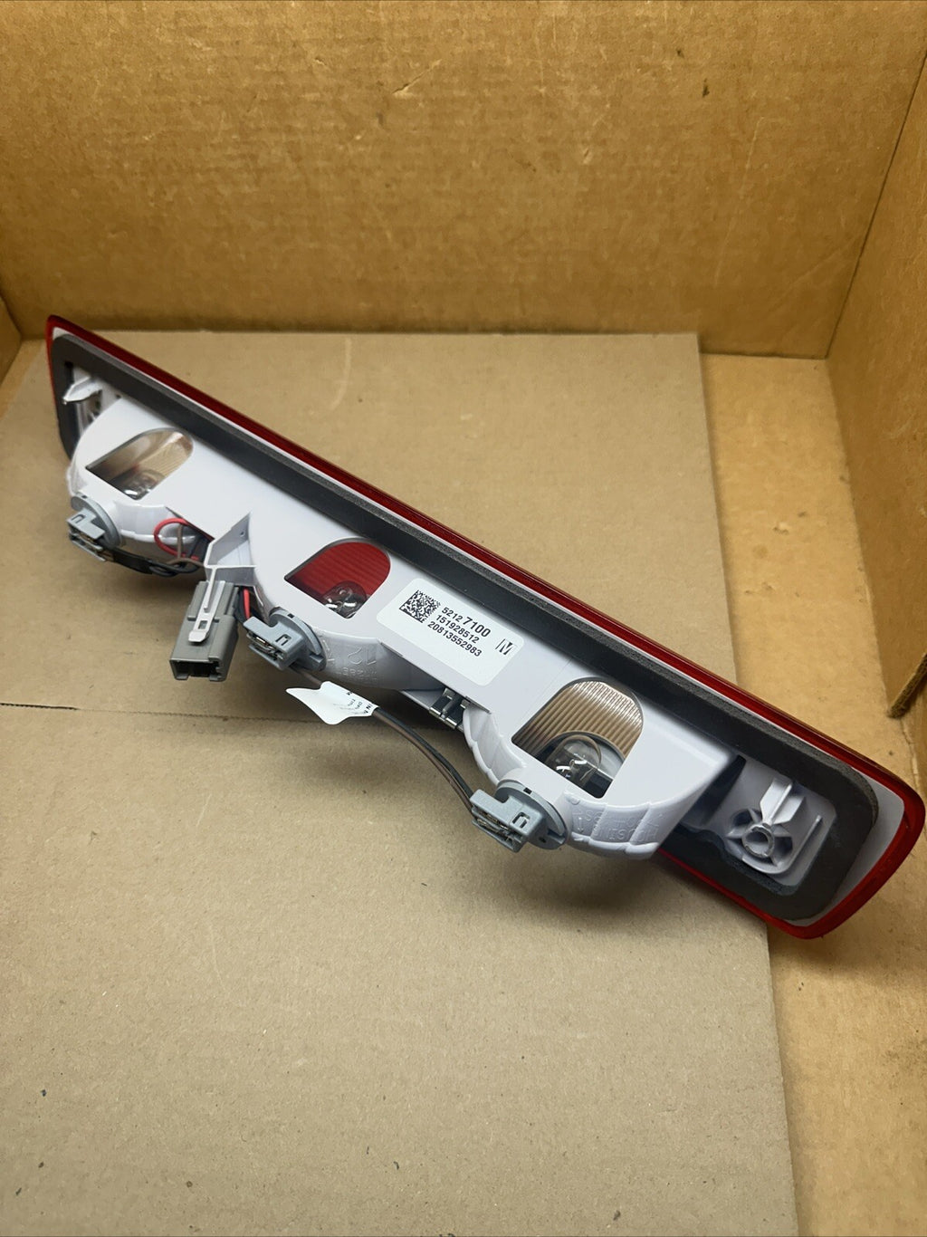 16 22 CHEVROLET COLORADO HIGH MOUNTED THIRD 3RD BRAKE TAIL LIGHT 52127100 OEM6