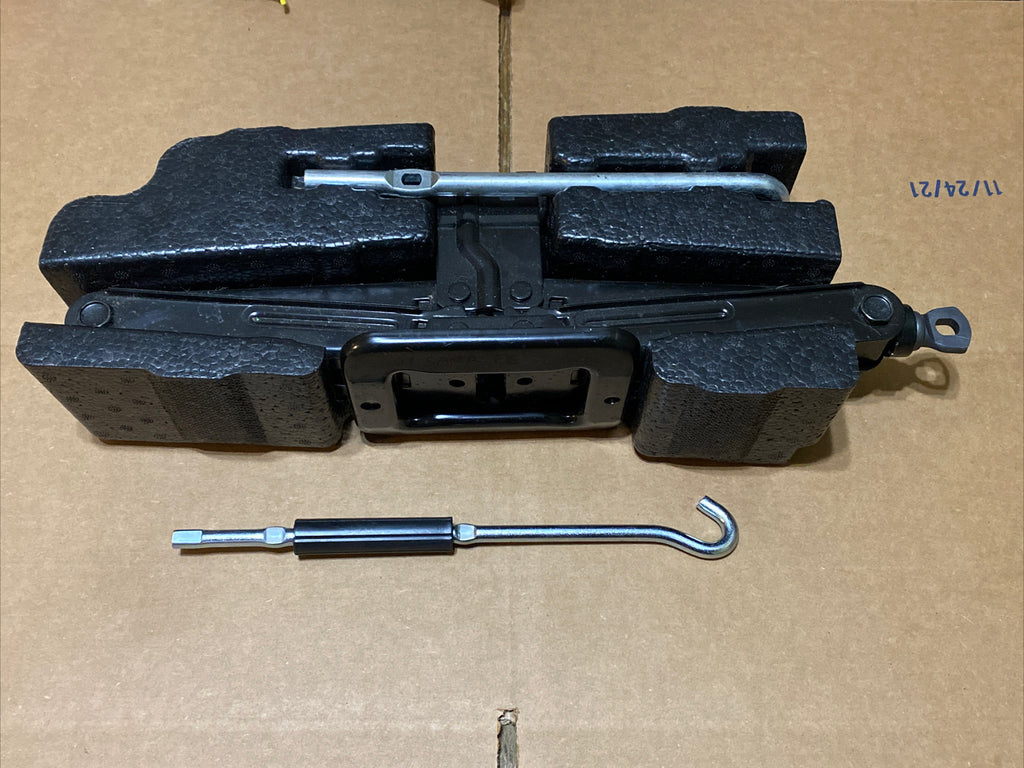 2006 2009 Hyundai Santa Fe Spare Tire Scissor Jack Tools Set Kit Lug Wrench1