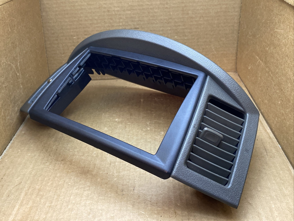 2005 2007 Jeep Grand Cherokee Navigation Radio Dash Trim Bezel Vents Dark Khaki6