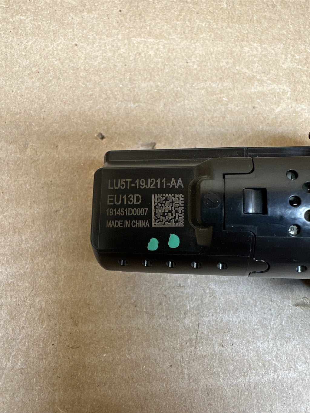 20 24 FORD EXPLORER CONSOLE JACK USB CHARGER POWER OUTLET OEM LU5T 19J211 AA1