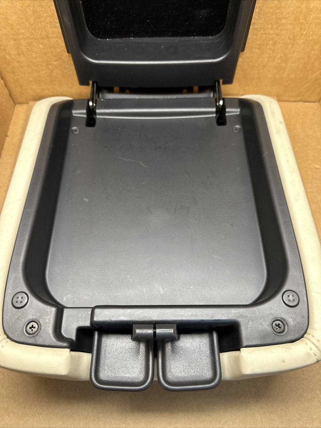 2013 2019 INFINITI QX60 NISSAN PATHFINDER Center Console Armrest Lid Cover Tan7