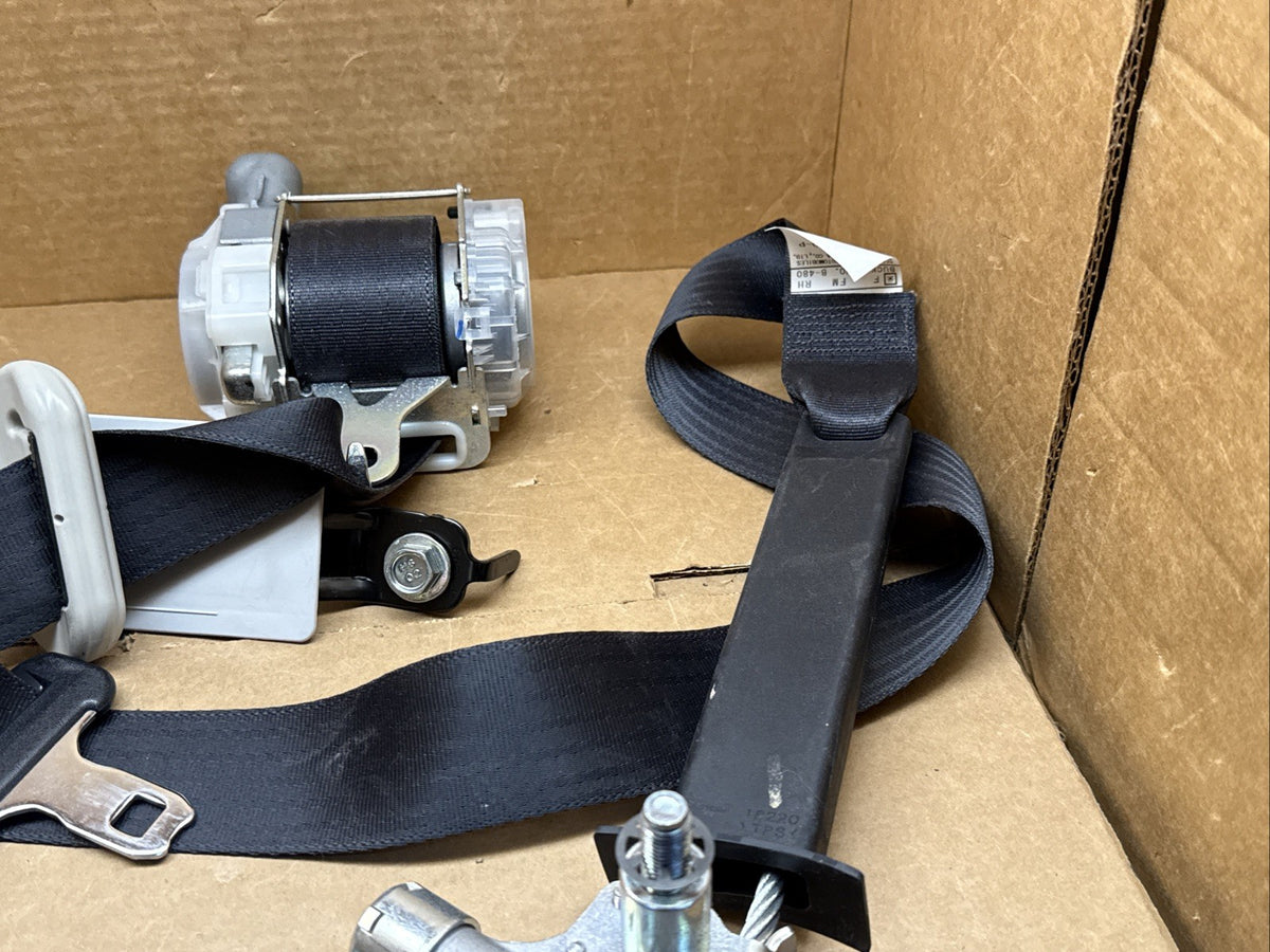 2014 2018 Forester Front Right Passenger Side Seat Belt Seatbelt Retractor2