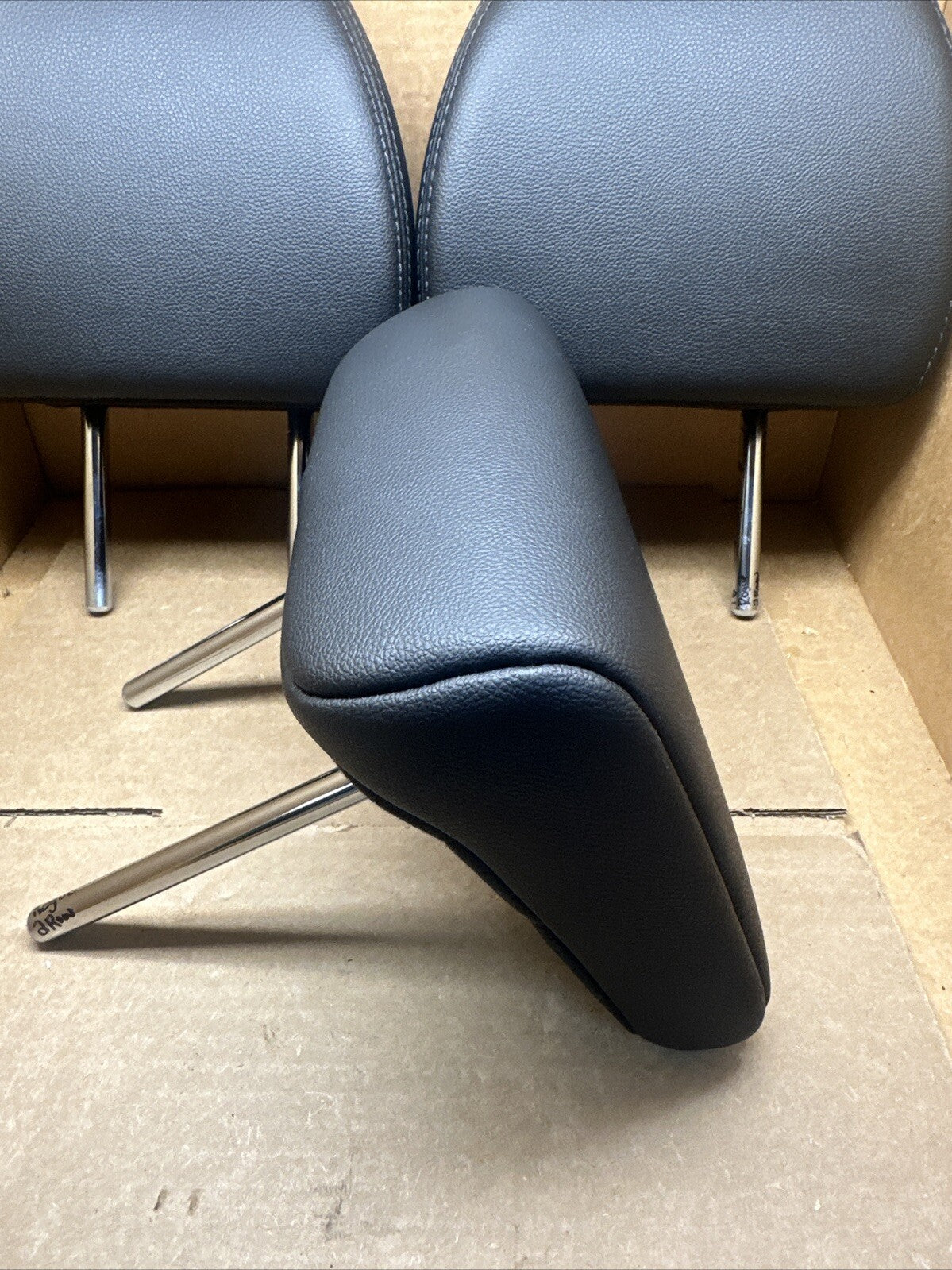 2014 2020 NISSAN ROGUE REAR LEFT CENTER RIGHT SEAT BLACK LEATHER HEADRESTS4