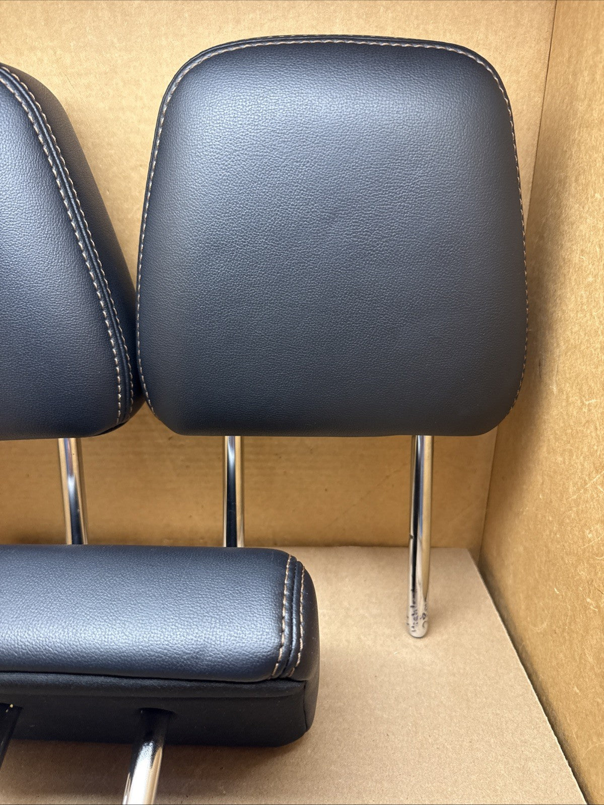 2014 2019 Toyota Highlander Headrest Head Rest 2nd Row Rear Set Black Leather2