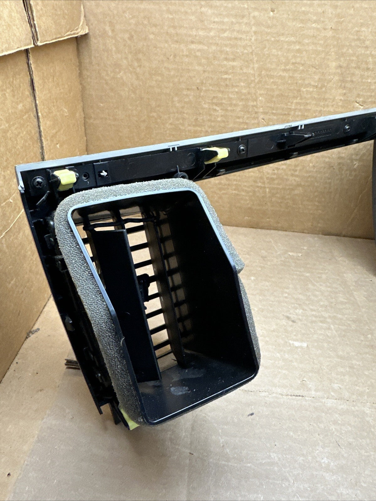 2011 2014 Toyota Sienna CENTER DASH RADIO BEZEL VENT 55405 08010 OEM5