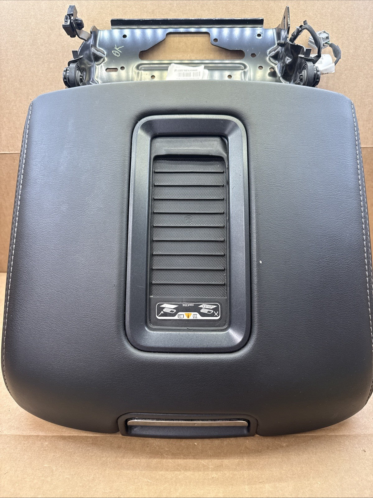 2016-2020 Suburban Tahoe Yukon Center Console Armrest Lid Cover Charging Pad5