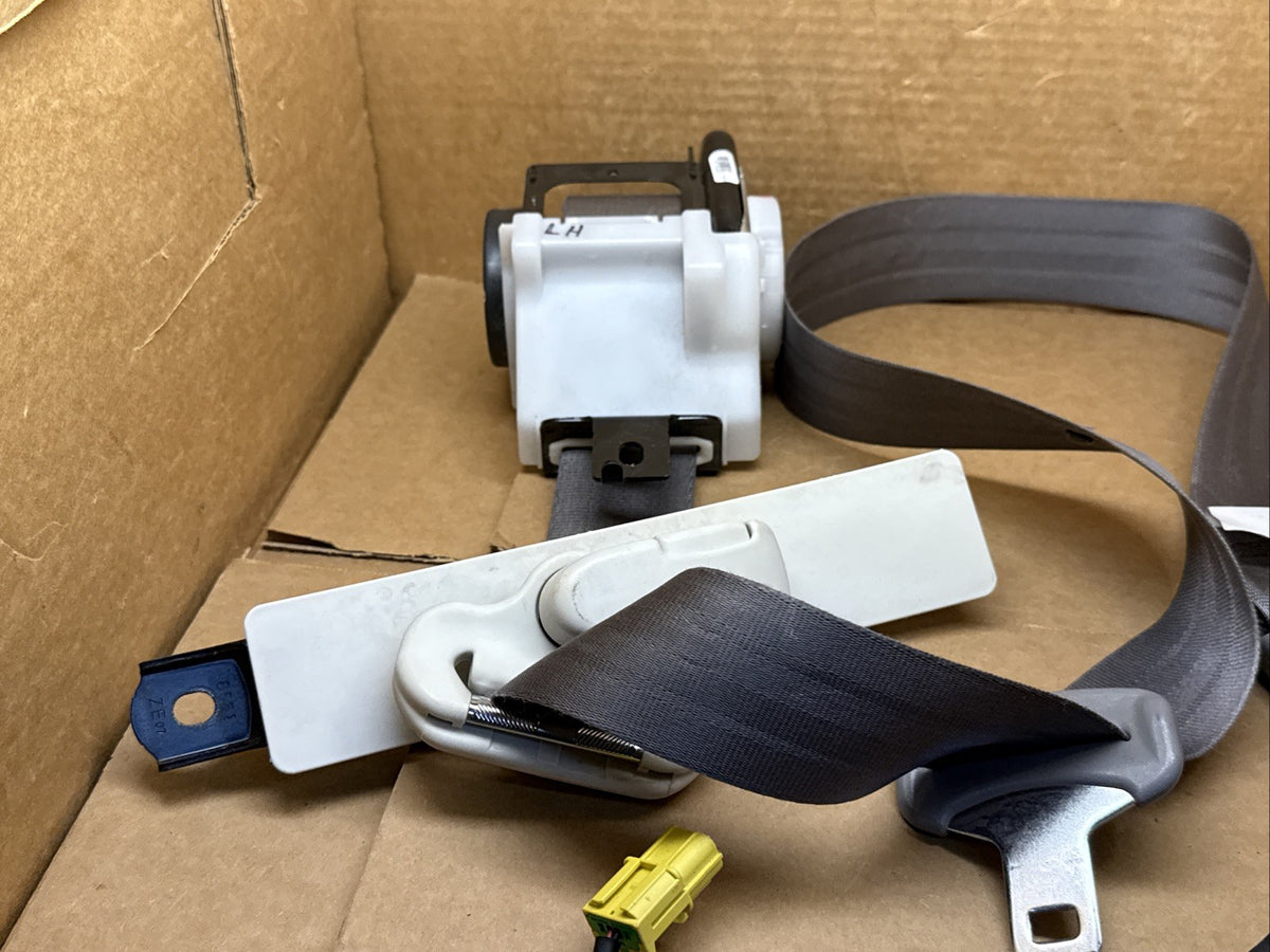 2015 2016 Honda CR V CRV Front Left Driver Side Seat Belt Seatbelt Retractor1