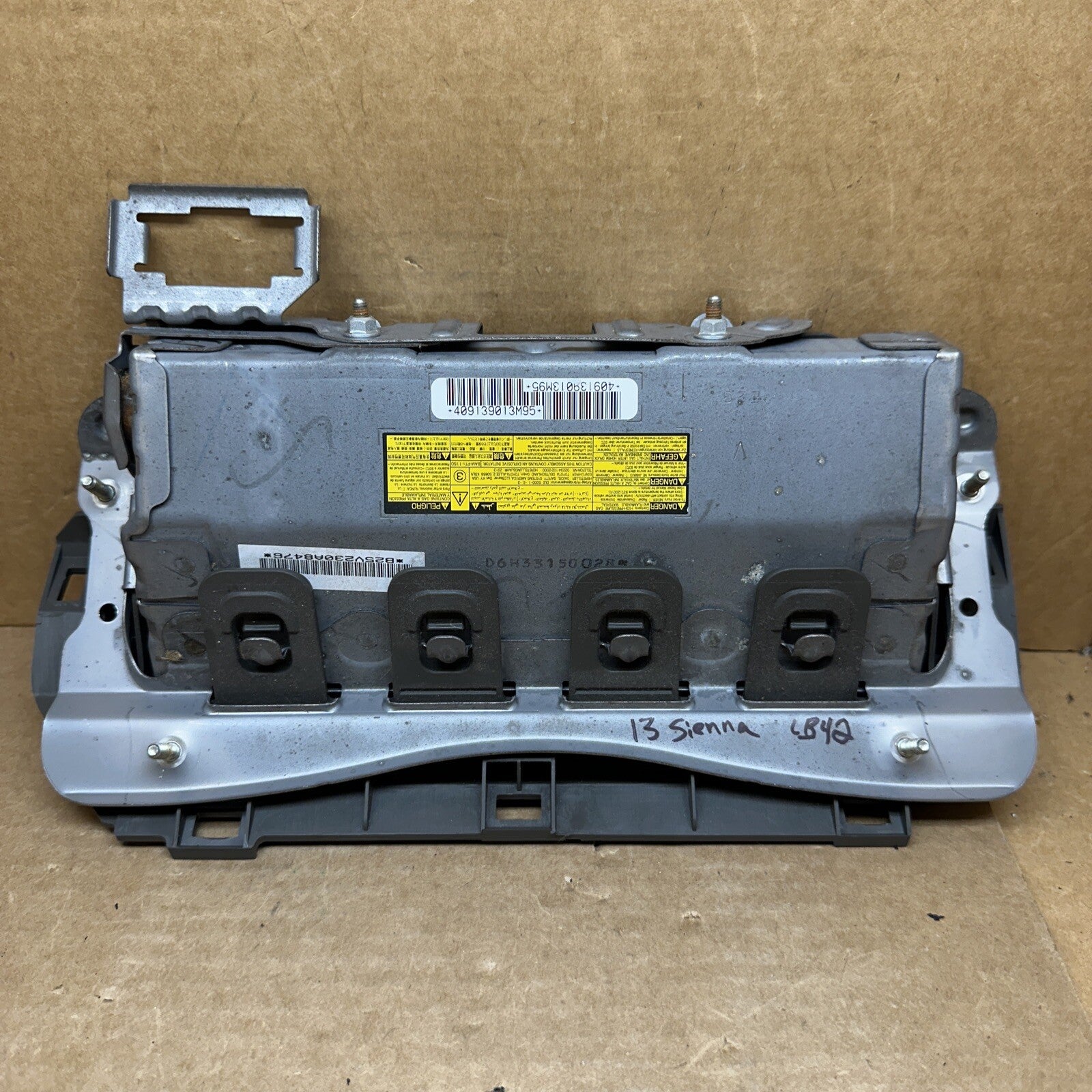 2013 Toyota Sienna Front Left Side Driver Knee Lower Air Bag Airbag LB424
