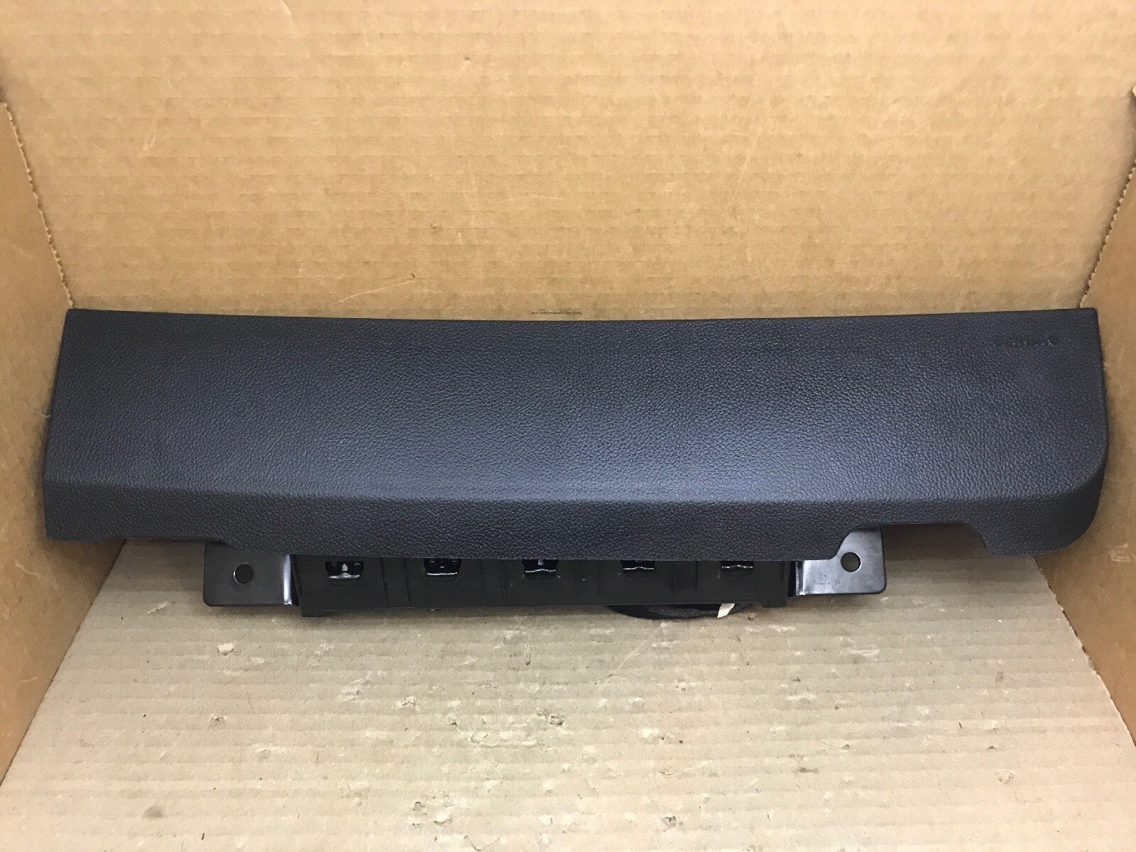 2013 2015 CHEVY CRUZE RIGHT SIDE PASSENGER KNEE LOWER AIRBAG AIR BAG 959100490