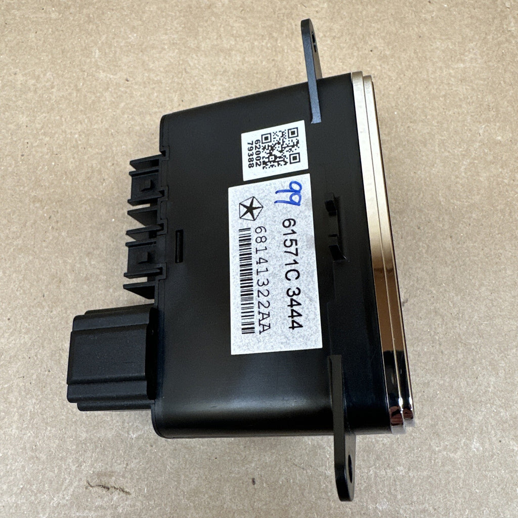 14 15 JEEP GRAND CHEROKEE CONSOLE USB SD CARD AUX MEDIA HUB PORT 68141322AA6