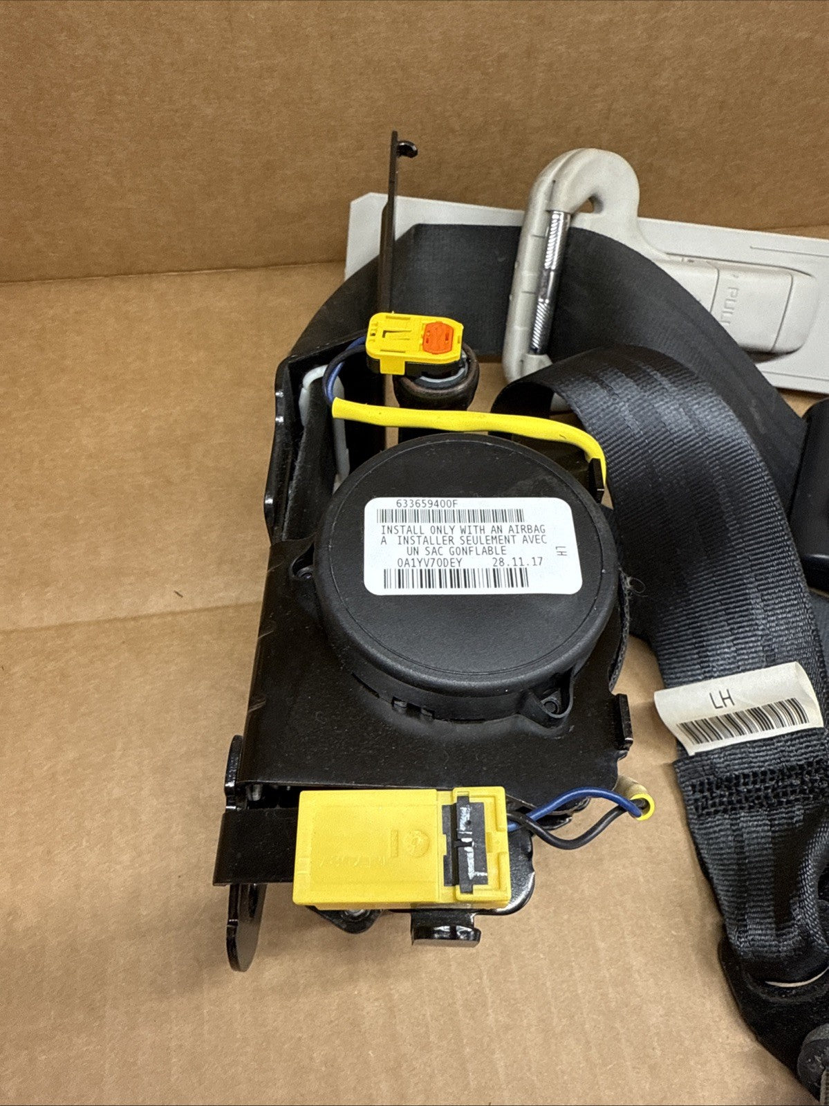 2017 2023 Subaru Impreza Front Left Driver Side Seat Belt Seatbelt Retractor3