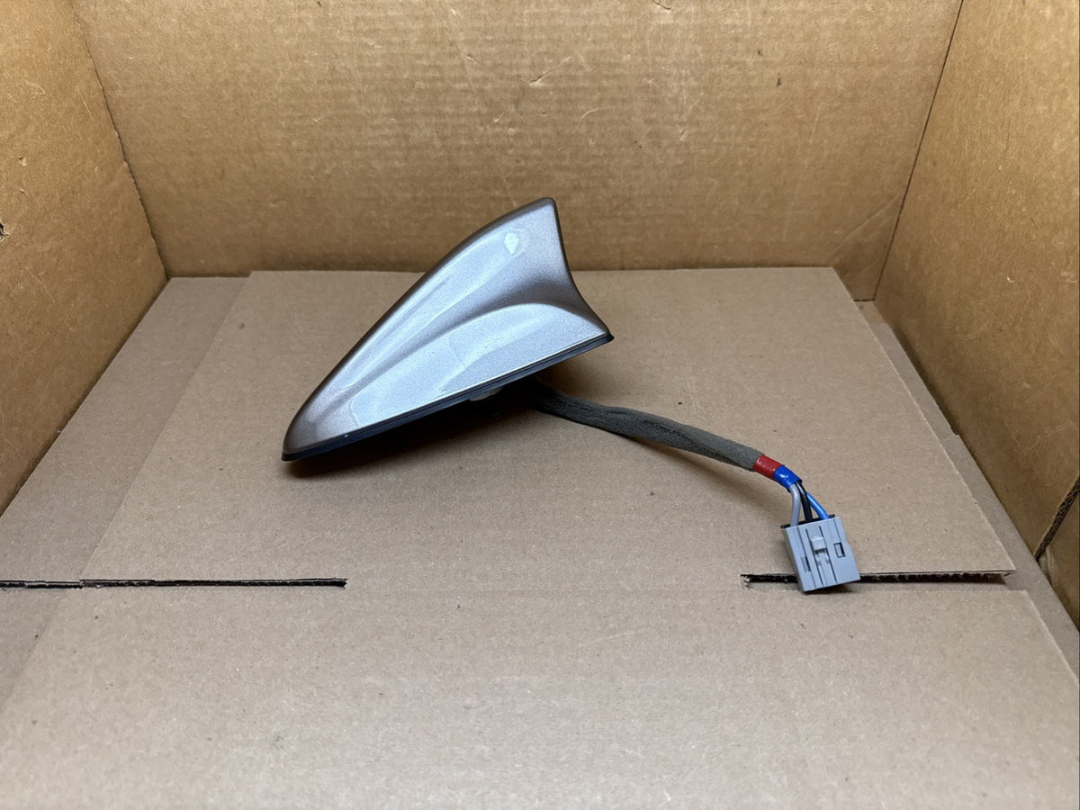 2016 2018 Kia Sorento Roof Radio Shark Fin Antenna 96210 C6110 Silver Bronze0