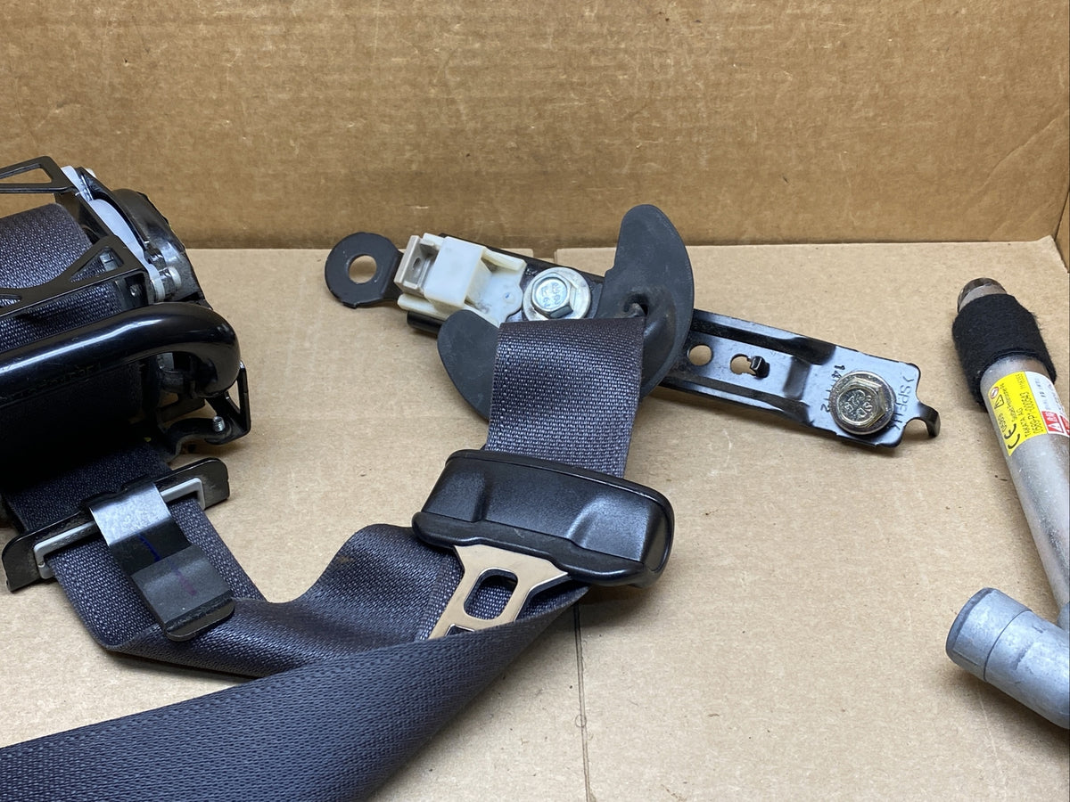 2014 2019 Kia Soul Front Left Driver Side Seat Belt Seatbelt Retractor Assembly2
