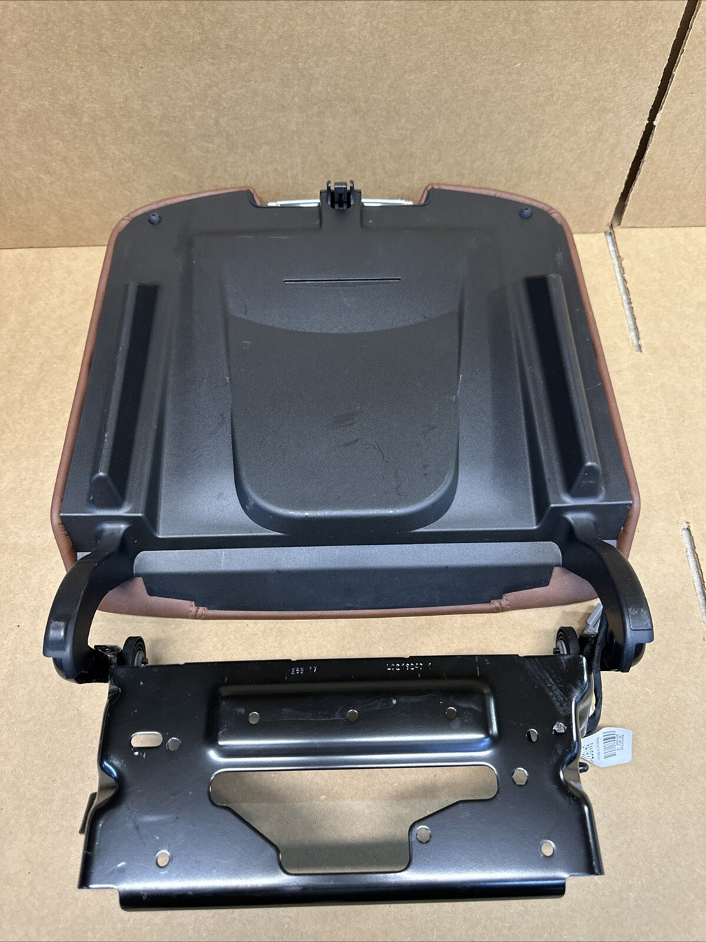 2018 CADILLAC ESCALADE CENTER CONSOLE ARMREST STORAGE LID PHONE CHARGER BROWN6
