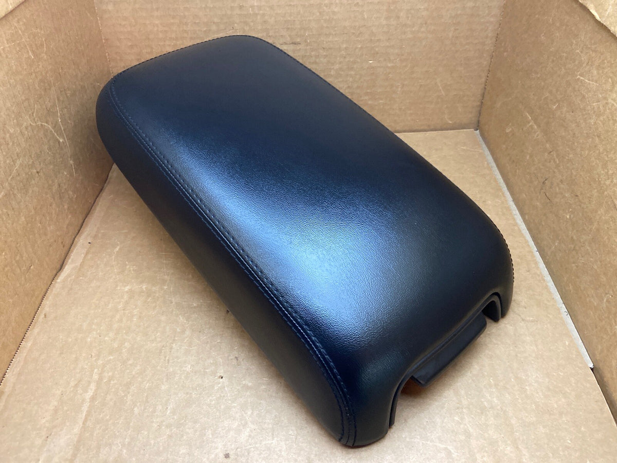 11 17 CHRYSLER 300 CENTER CONSOLE LID COVER TOP ARMREST ARM REST OEM BLACK1