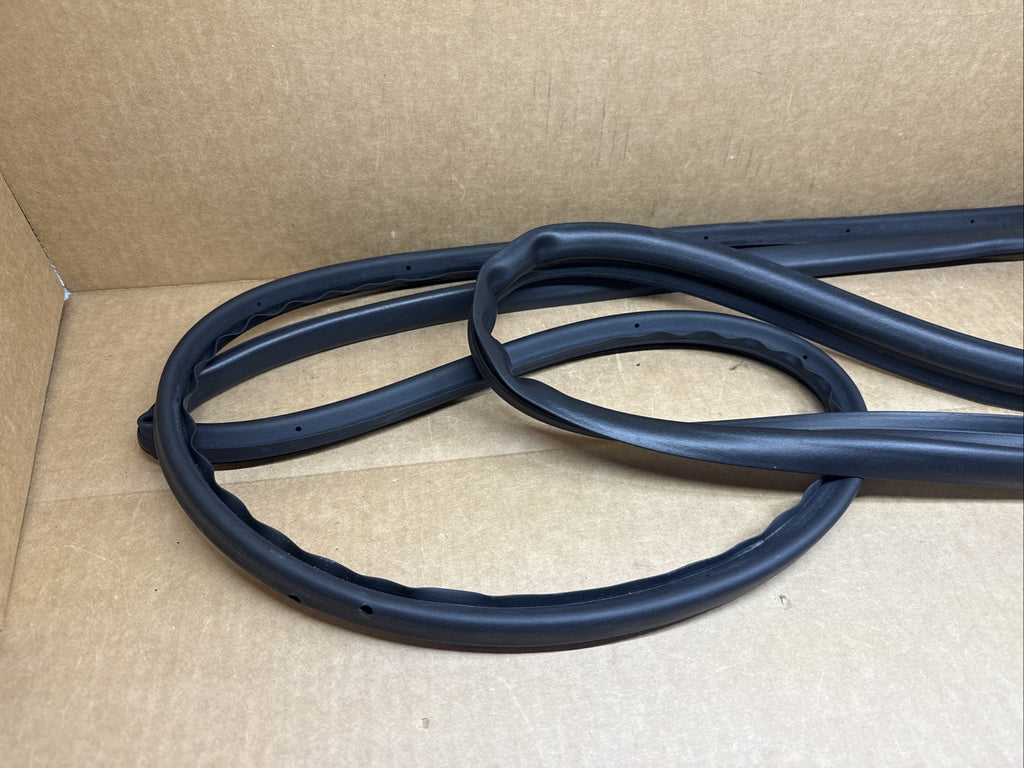 2022 2024 Hyundai Tucson Front Right Passenger Door Weatherstrip 82130 N90004