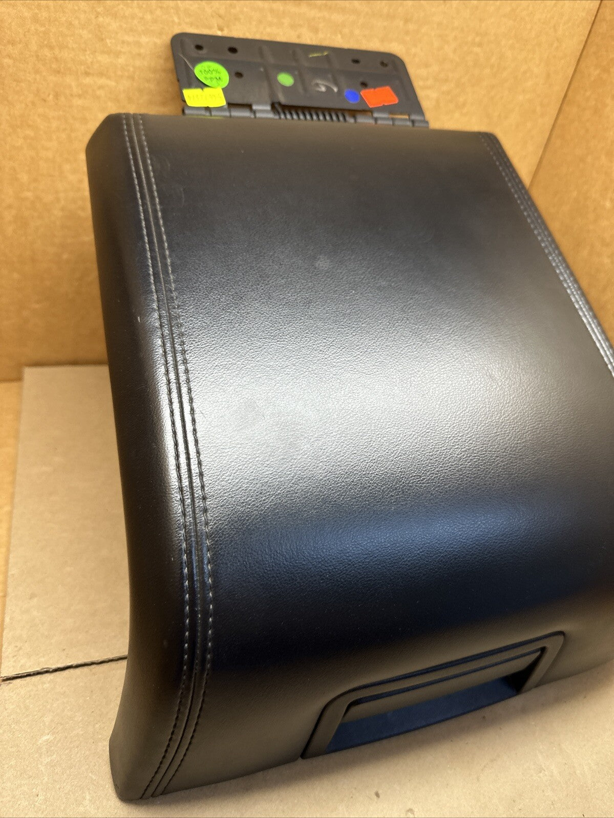 2007 2014 Lincoln Navigator Center Console Cover Lid Arm Rest Black Leather OEM4