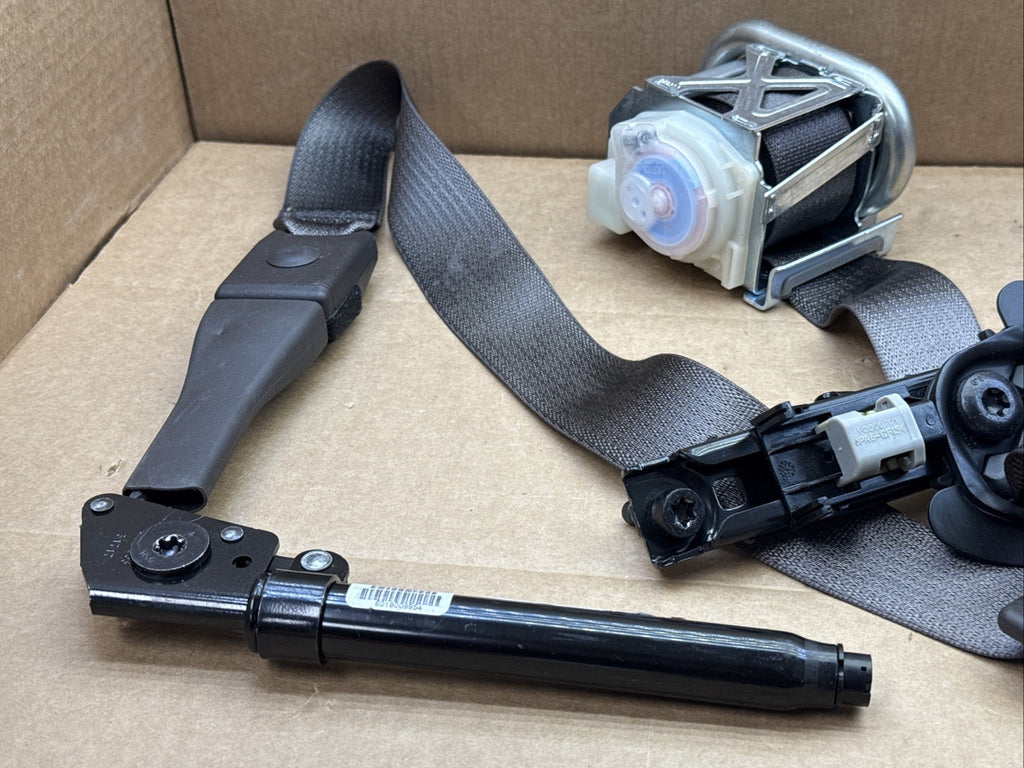 13-17 Encore 15-16 Trax Front Right Passenger Side Seat Belt Seatbelt Retractor3