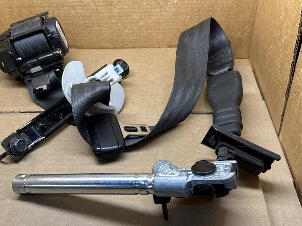 2015 2017 Hyundai Sonata Front Left Driver Side Seat Belt Seatbelt Retractor3