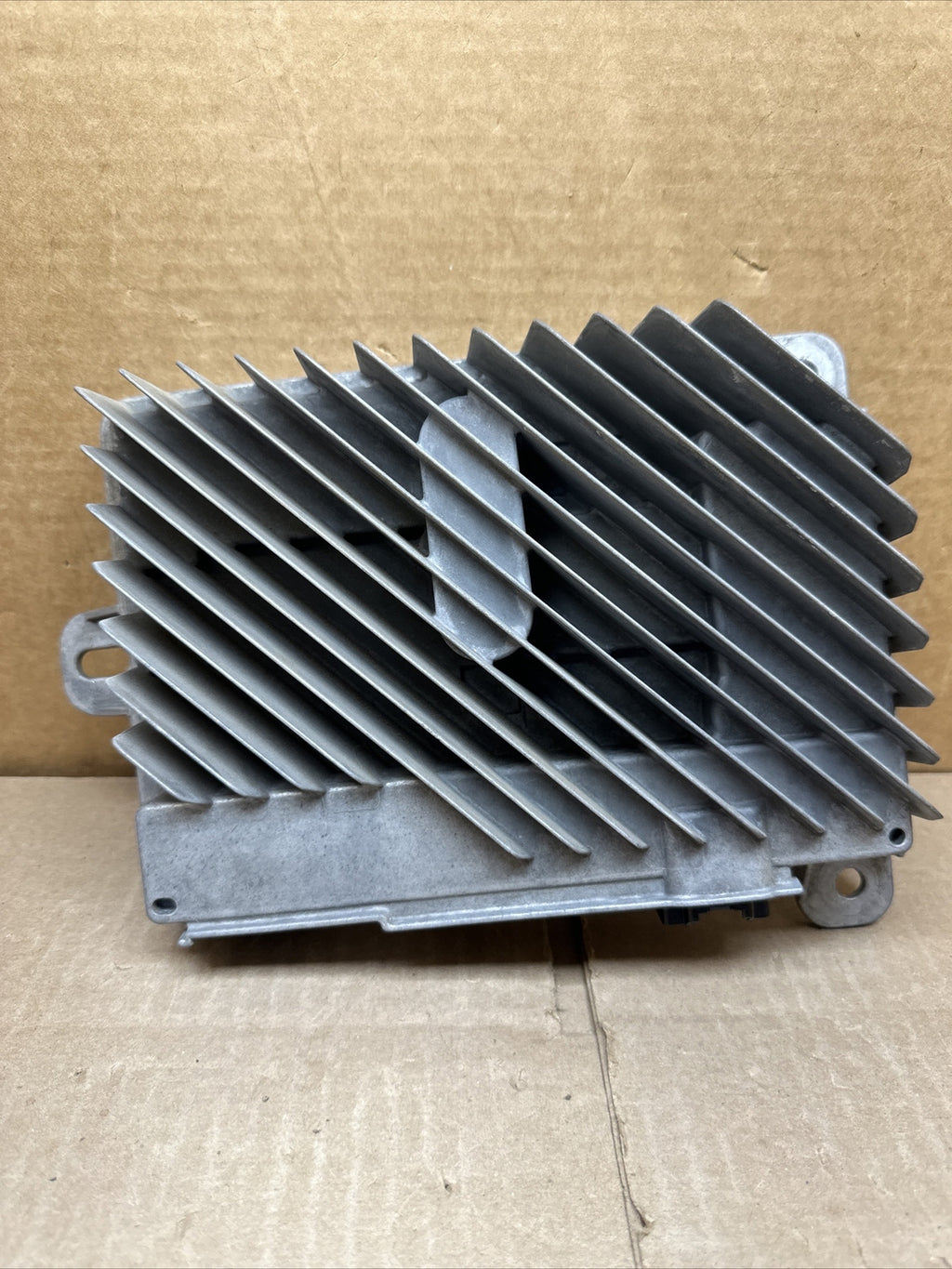 2015   2019 CHEVROLET TAHOE SUBURBAN BOSE AUDIO RADIO AMP AMPLIFIER 23455132 OEM0