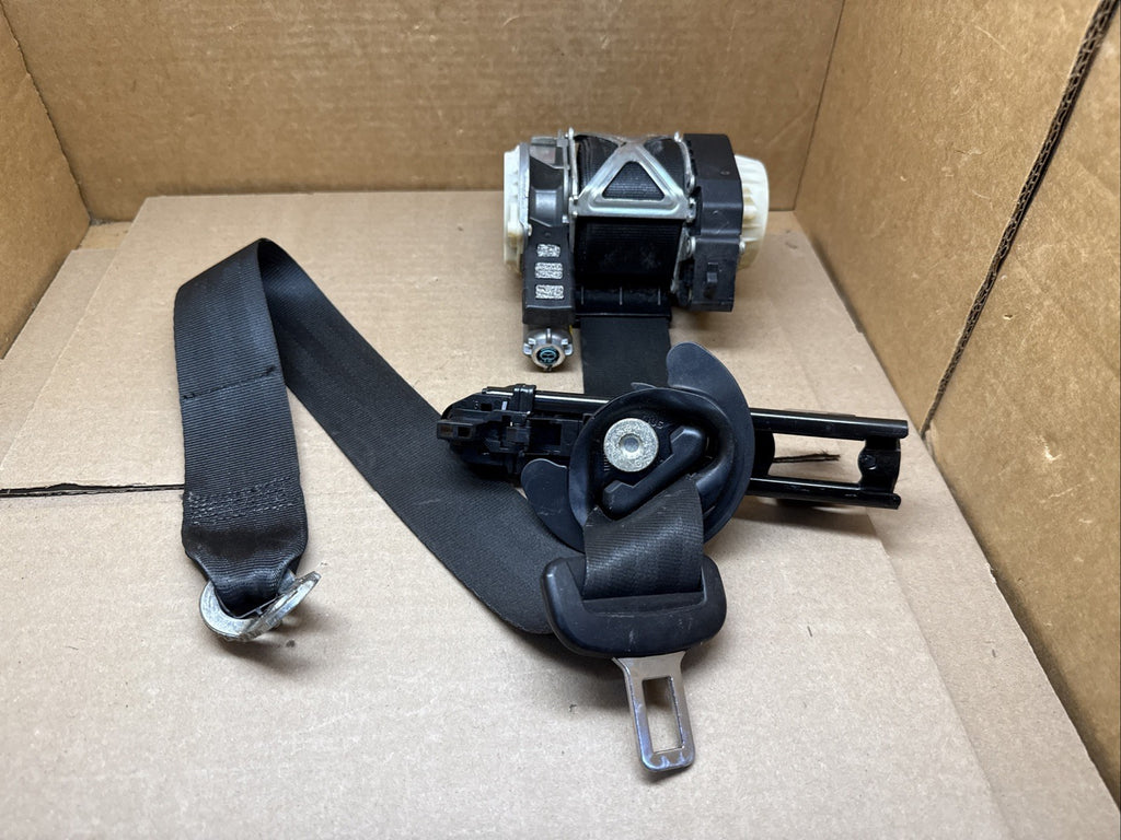 2012 2015 VW Passat Front Right Passenger Side Seat Belt Seatbelt Retractor0