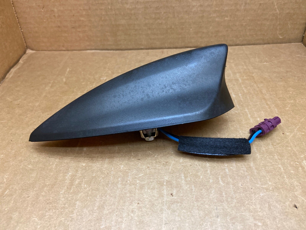 2016 2018 Chevrolet Cruze Roof Mounted Shark Fin Radio Antenna OEM 233707010