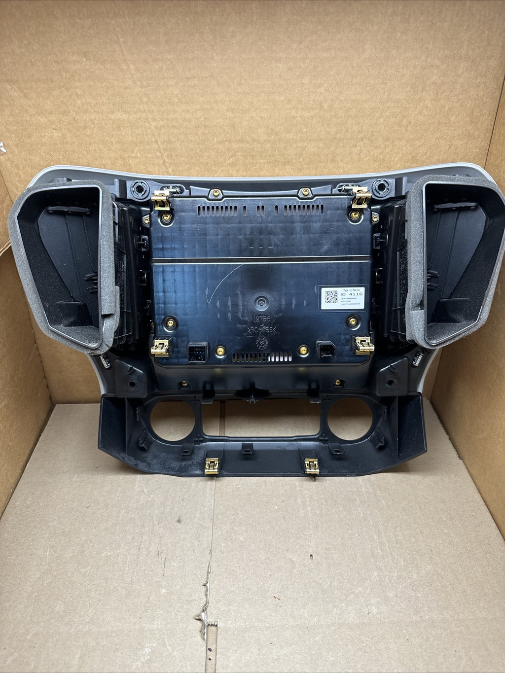 2017   2019 GMC Acadia OEM Radio Display Screen Control Panel Vents 843341167