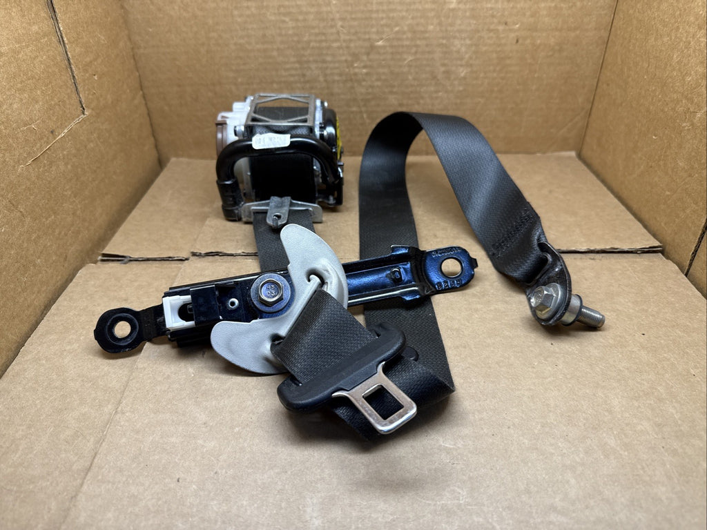 2015 2019 Subaru Outback Front Left Driver Side Seat Belt Seatbelt Retractor0
