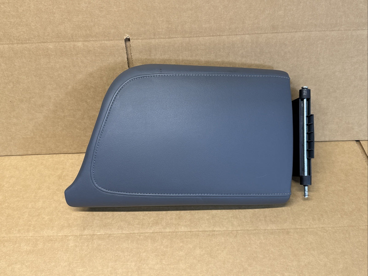 2018 2024 Buick Enclave Center Console Lid Cover Top Arm Rest Armrest Gray1