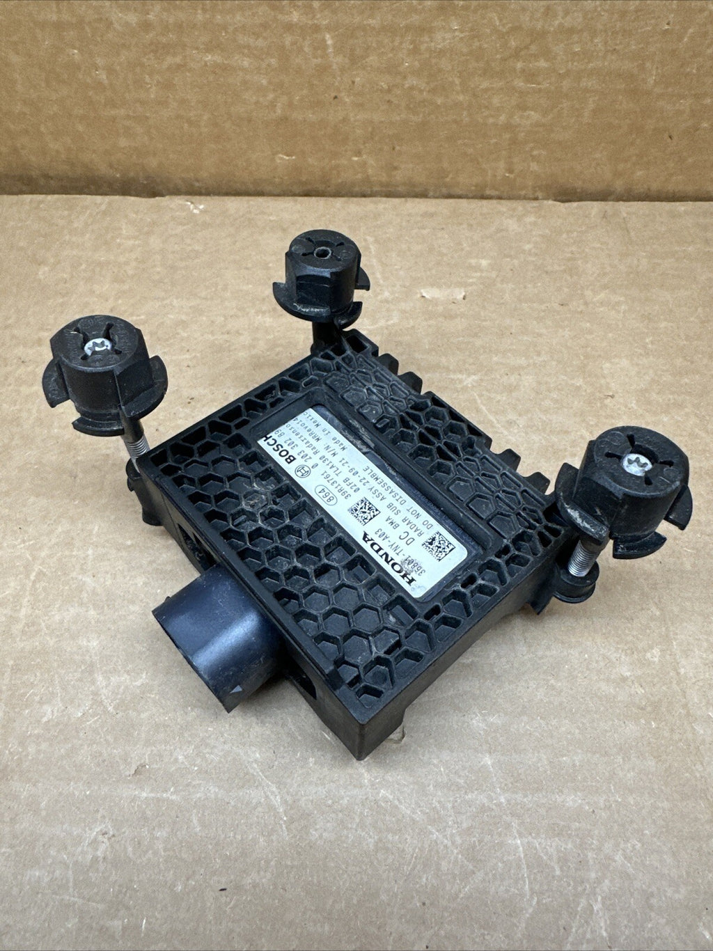 2017 2022 HONDA CR V CRV OEM FRONT RADAR DISTANCE SENSOR 36801 TNY A037