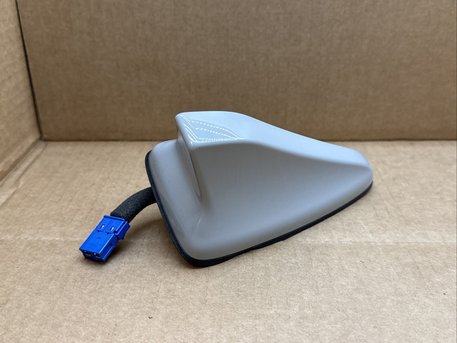 2022 2023 Hyundai Kona Roof Mounted Radio Shark Fin Antenna Cyber Gray Metallic3