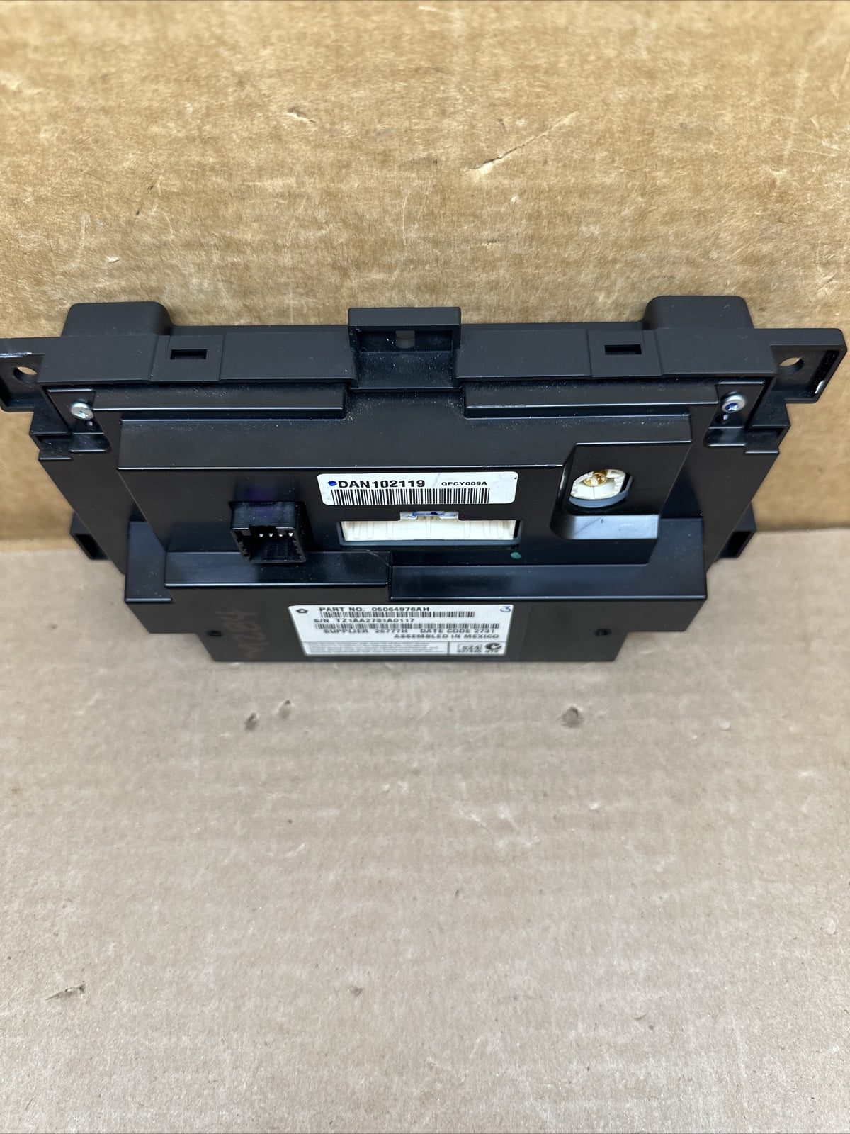 11 19 Journey Climate Radio Dash Information Display 4.3" Screen OEM 05064976AH7
